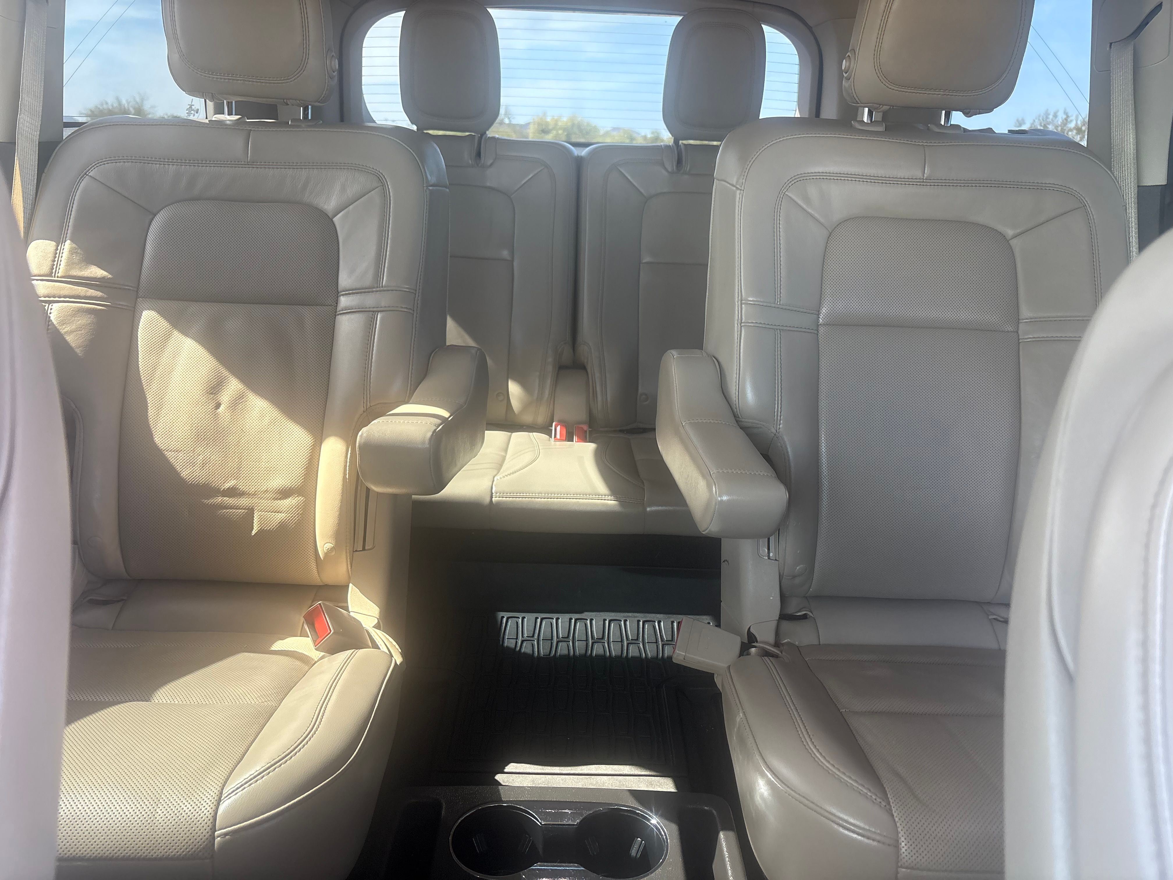 Used 2020 Lincoln Aviator Reserve w/ Class IV Trailer Tow Package RWD image 16