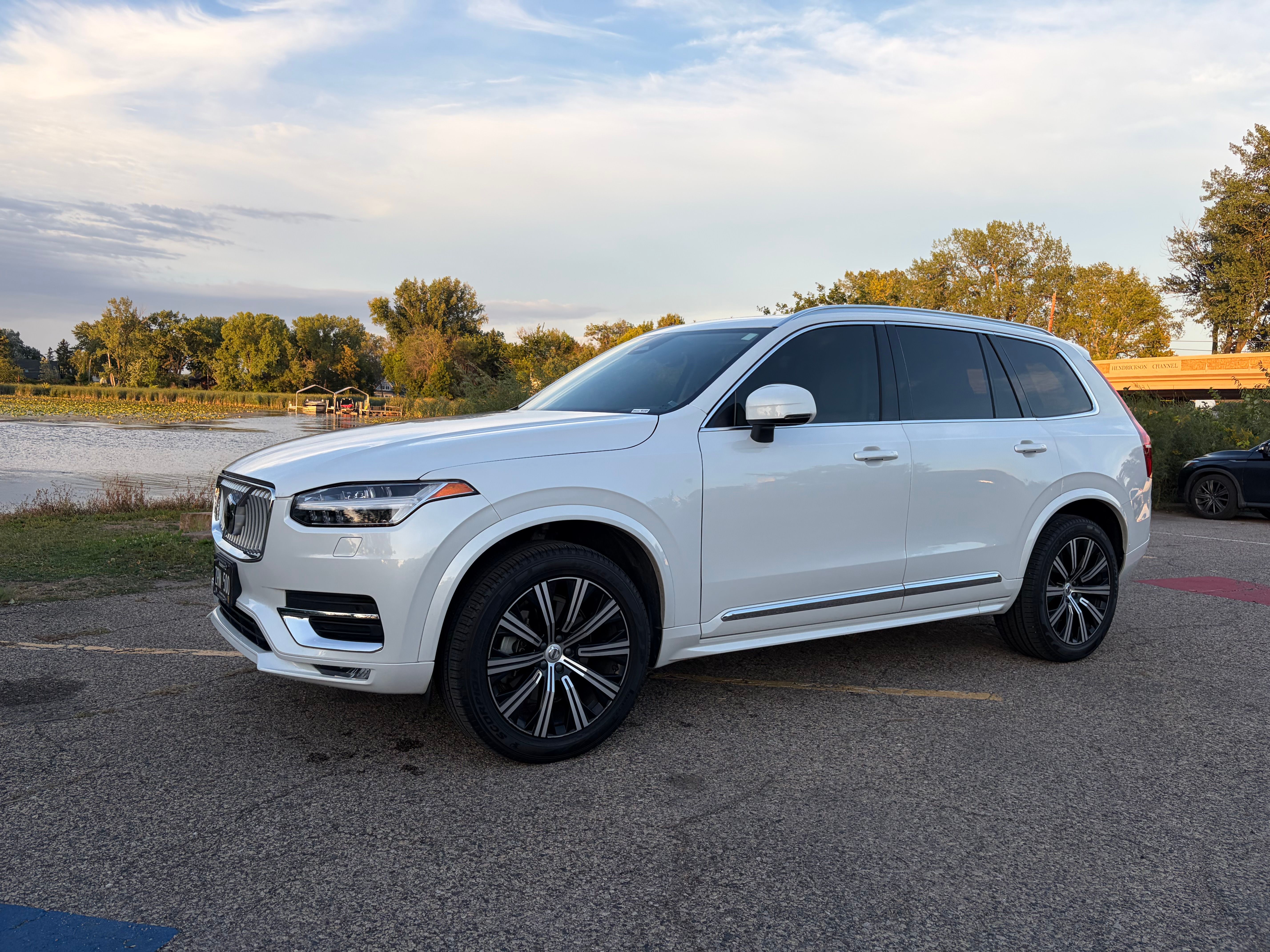 Used 2025 Volvo XC90 B5 Core w/ Protection Package Premier AWD/4WD image 1