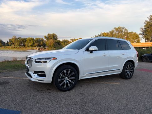 Used 2025 Volvo XC90 B5 Core w/ Protection Package Premier AWD/4WD image 1