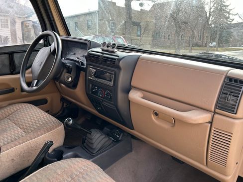 Used 1999 Jeep Wrangler SE image 9