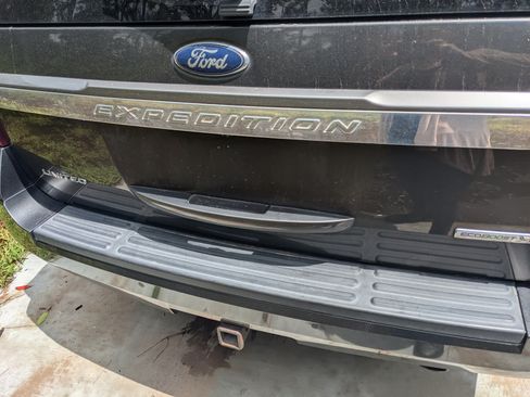 Used 2017 Ford Expedition Limited image 5