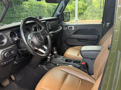 Used 2023 Jeep Wrangler Unlimited Sahara w/ Cold Weather Group AWD/4WD image 22