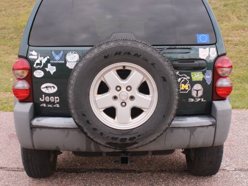 Used 2005 Jeep Liberty Sport image 5