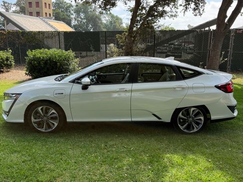 Used 2018 Honda Clarity Touring image 5