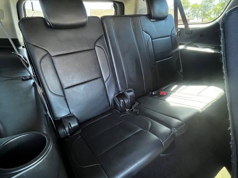 Used 2015 Chevrolet Suburban LT RWD image 12