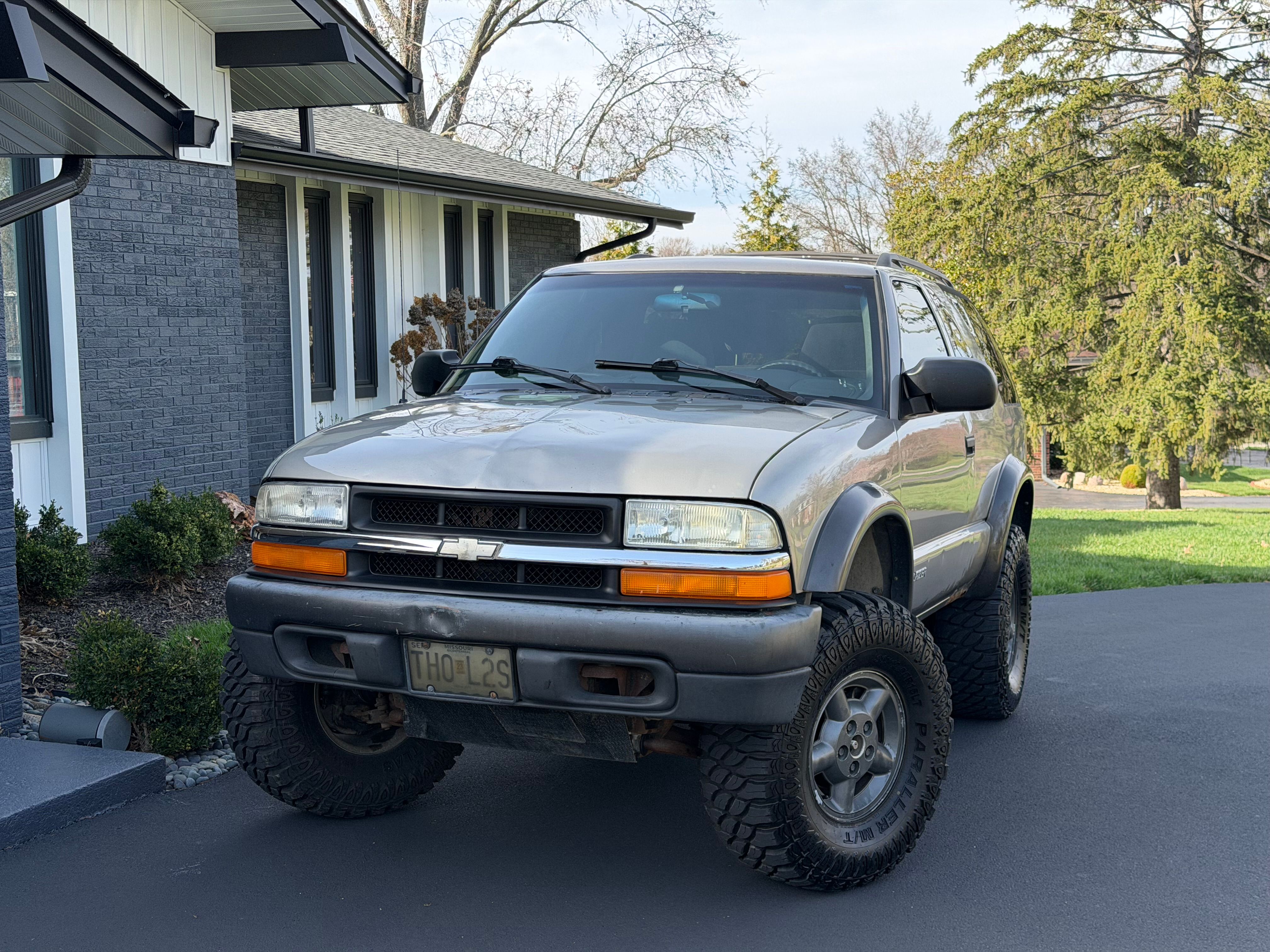 Used 2000 Chevrolet Blazer LS w/ LS Preferred Equipment Group AWD/4WD image 1