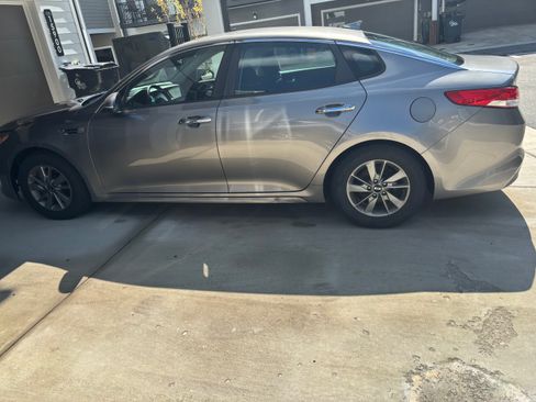 Used 2016 Kia Optima LX w/ Technology Package FWD image 4