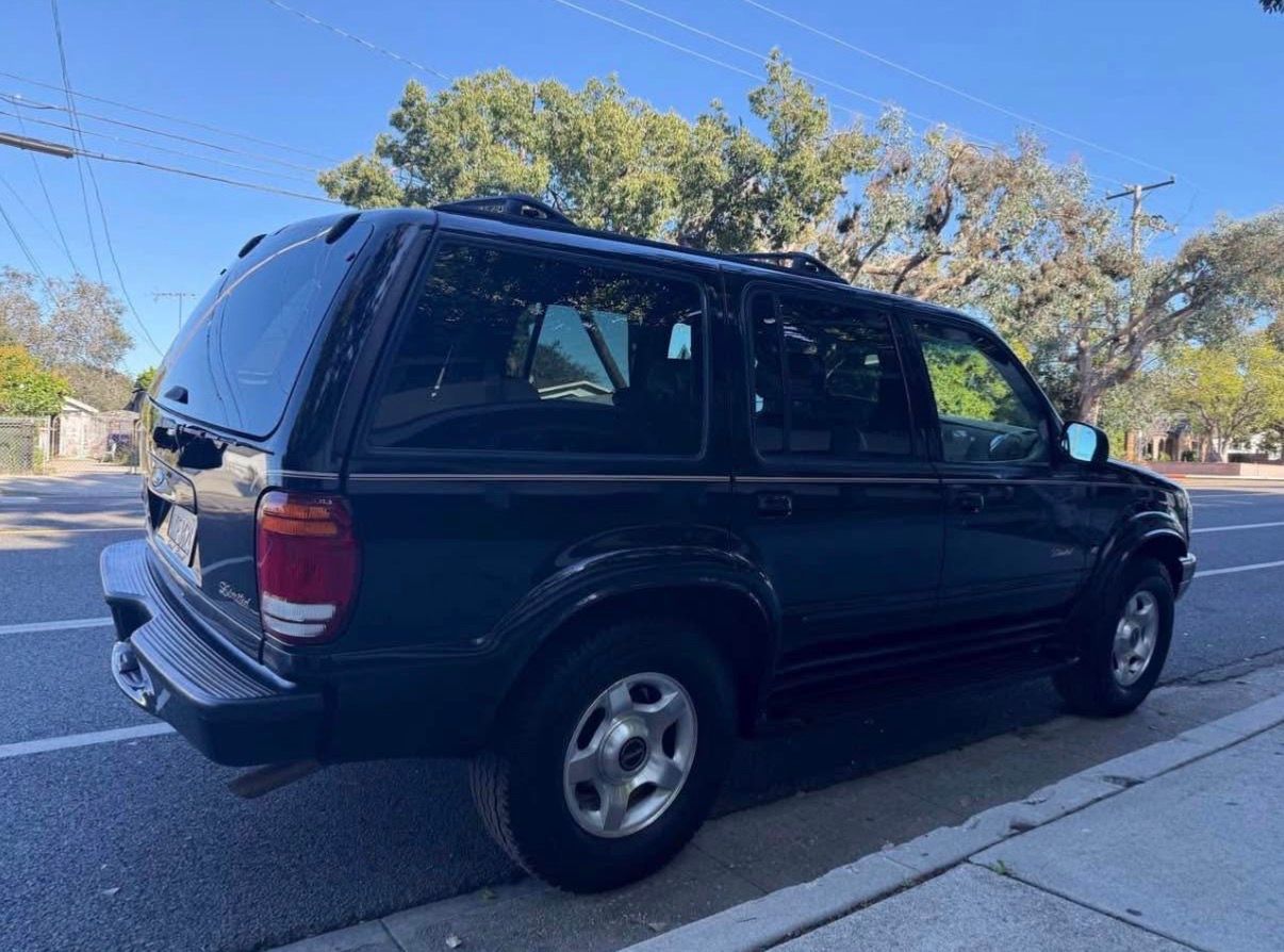 Used 2000 Ford Explorer Limited RWD image 6