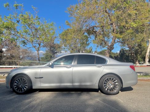 Used 2012 BMW 740i RWD image 9