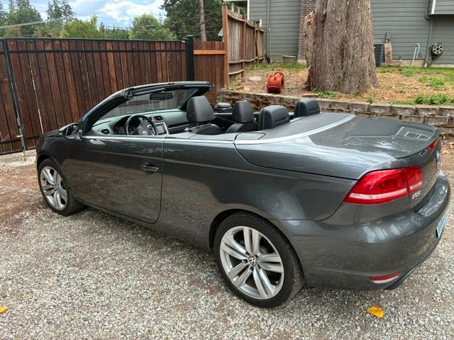 Used 2015 Volkswagen Eos Executive FWD image 2