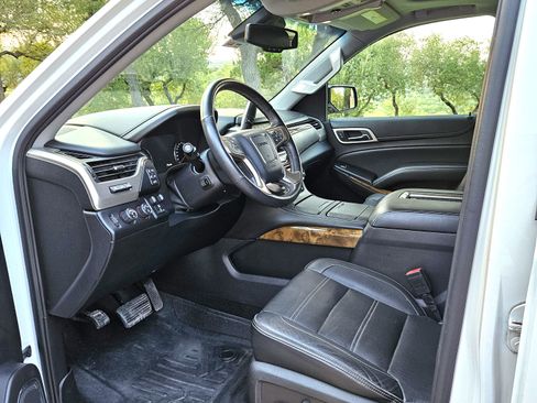 Used 2016 GMC Yukon XL Denali w/ Open Road Package AWD/4WD image 14