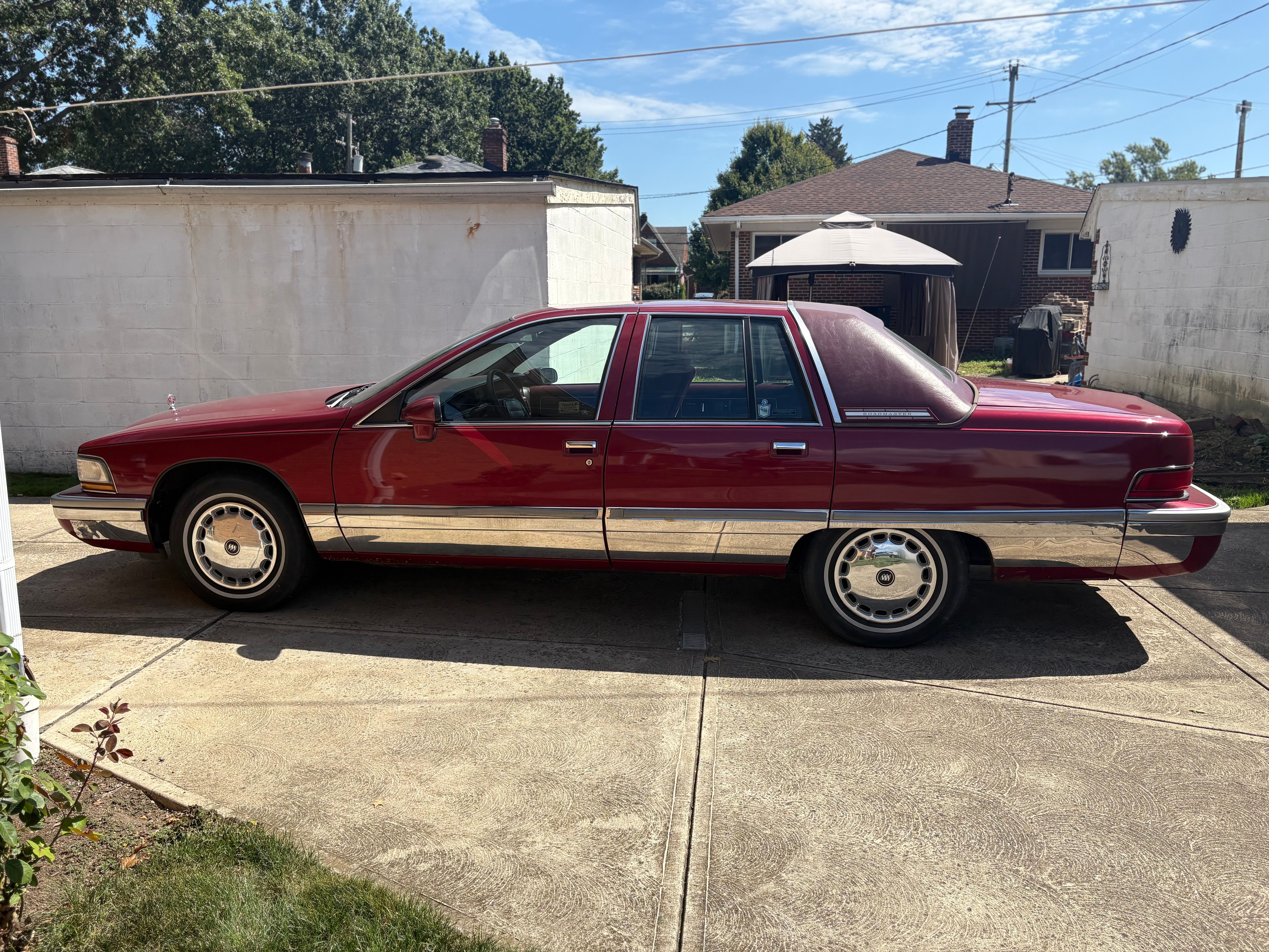 Used 1993 Buick Roadmaster Sedan RWD image 1