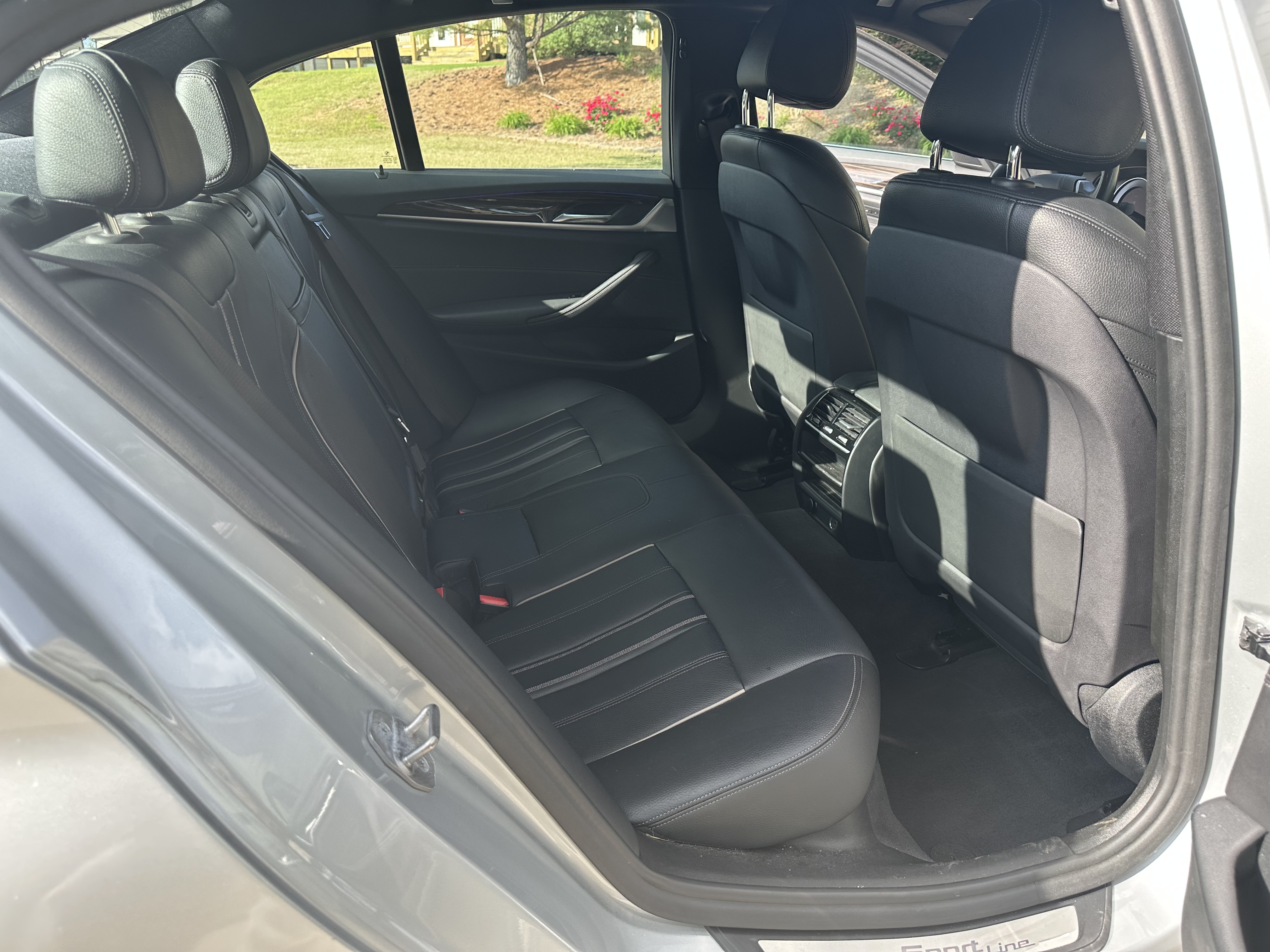 Used 2018 BMW 540i RWD image 2