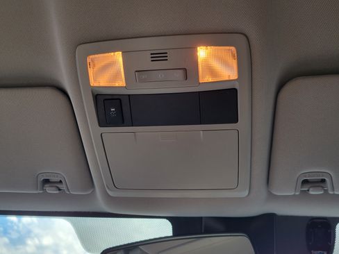 Used 2018 Toyota Tacoma SR5 image 18