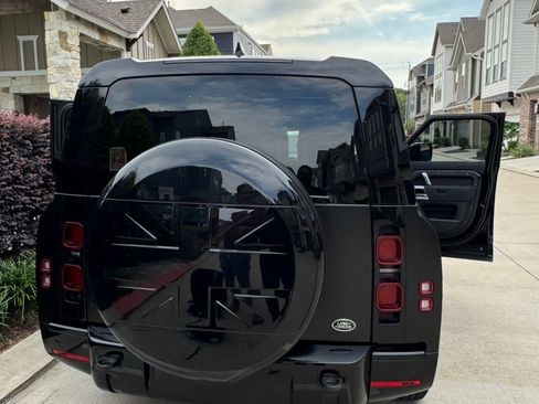 Used 2023 Land Rover Defender 130 X-Dynamic SE image 10