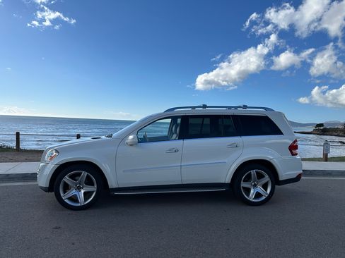 Used 2010 Mercedes-Benz GL 550 GL 550 Sport Utility 4D image 2