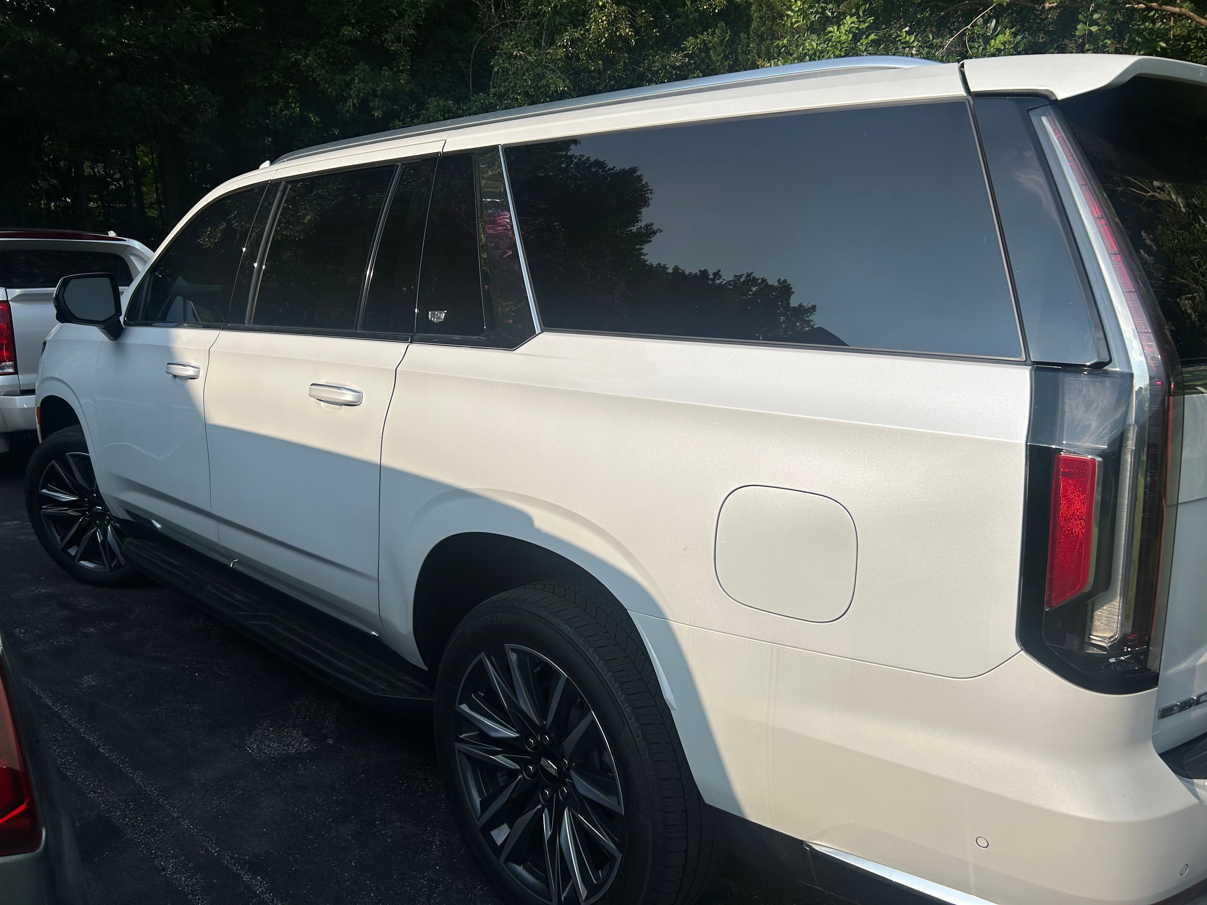 Used 2023 Cadillac Escalade ESV Premium Luxury AWD/4WD image 12