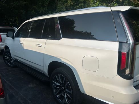 Used 2023 Cadillac Escalade ESV Premium Luxury AWD/4WD image 12