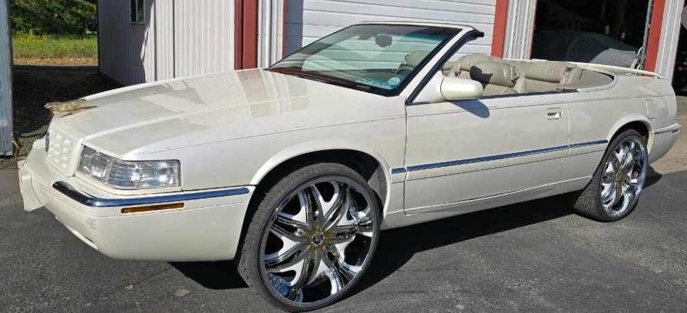 Used 1999 Cadillac Eldorado Touring FWD image 1