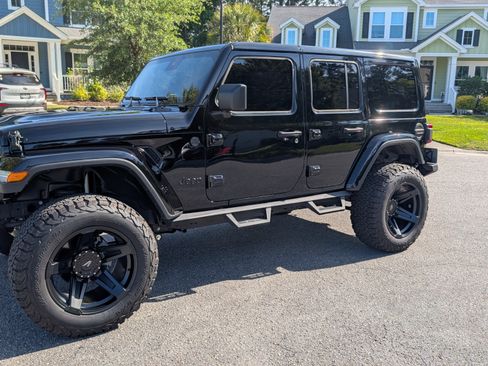 Used 2025 Jeep Wrangler Unlimited Sahara AWD/4WD image 1