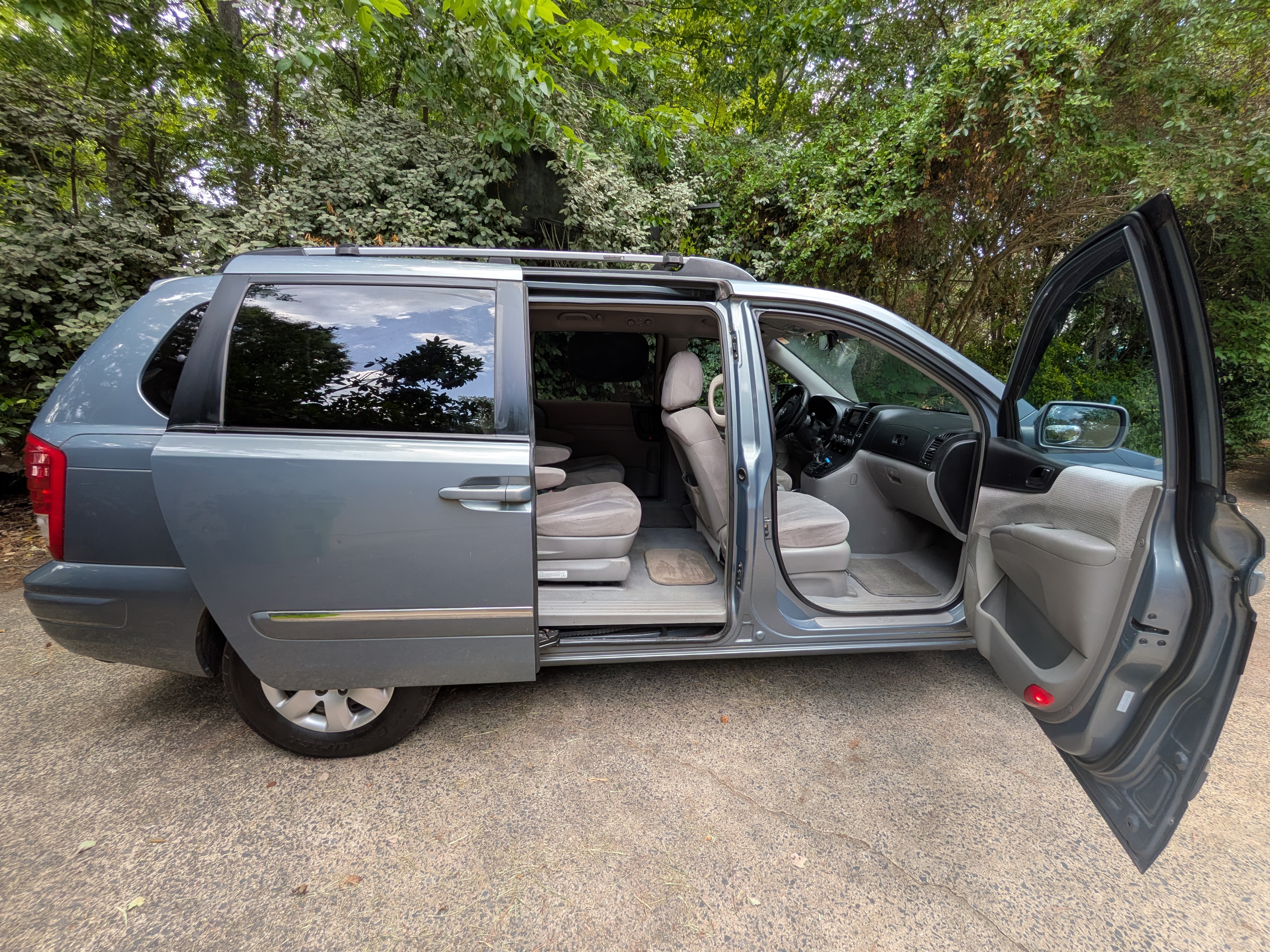 Used 2007 Hyundai Entourage GLS FWD image 5