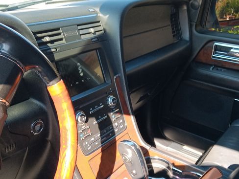 Used 2016 Lincoln Navigator L Select image 14