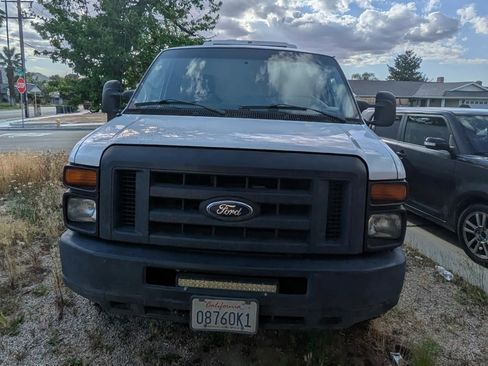 Used 2014 Ford E-350 and Econoline 350 Extended Super Duty image 2