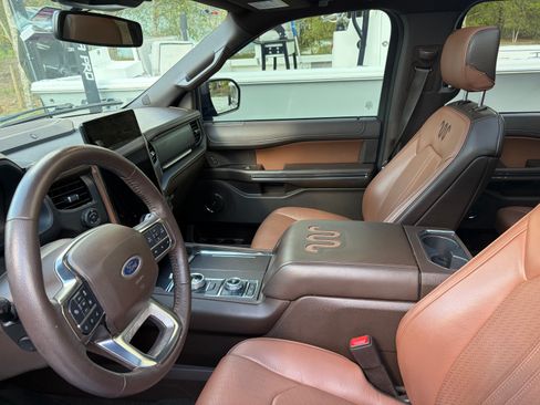Used 2024 Ford Expedition King Ranch image 8