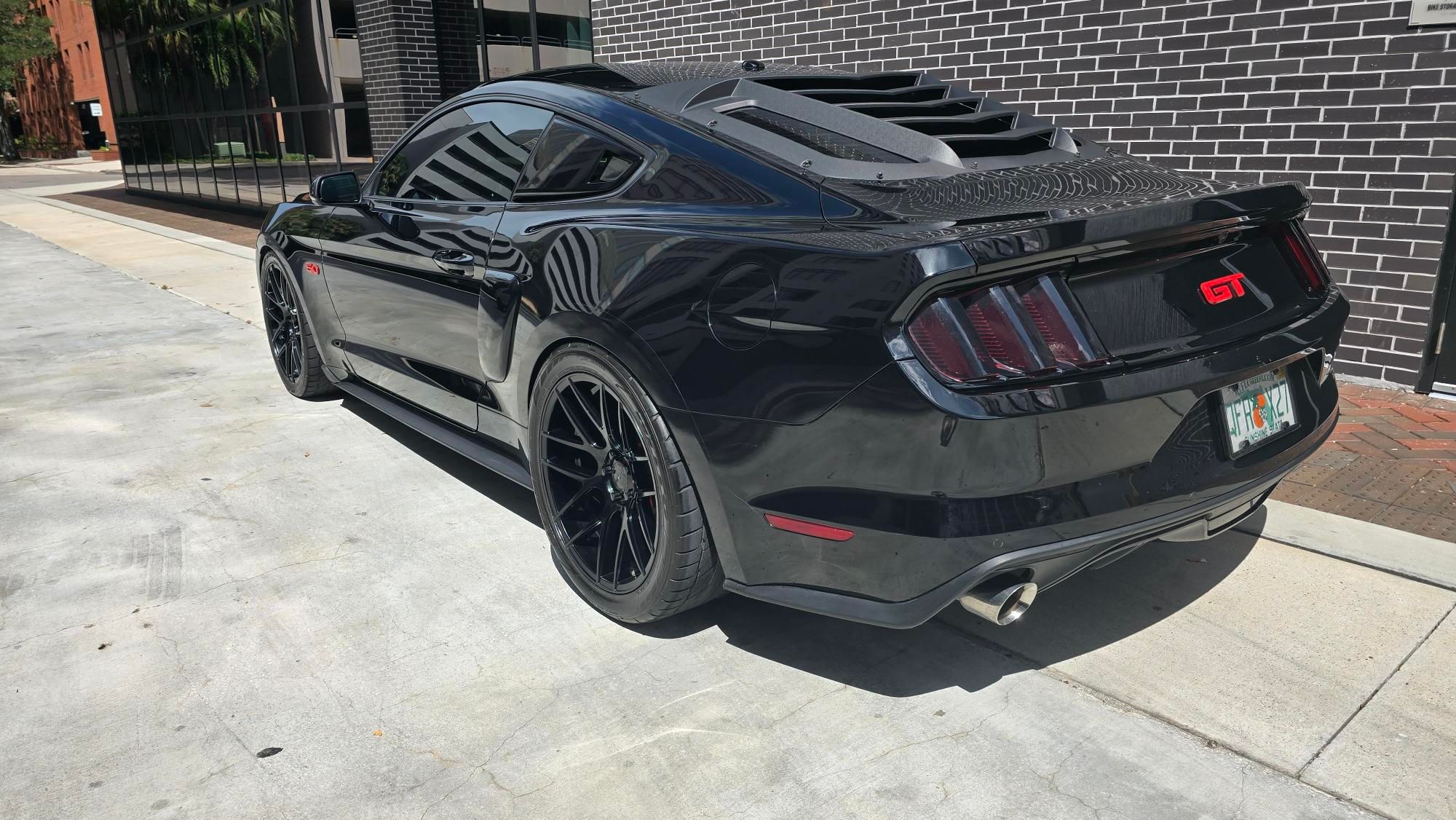 Used 2015 Ford Mustang GT Premium w/ GT Performance Package RWD image 10