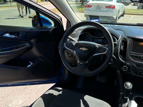 Used 2018 Chevrolet Cruze LT w/ Convenience Package image 19