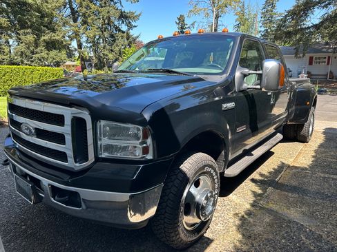 Used 2005 Ford F350 Lariat AWD/4WD image 2