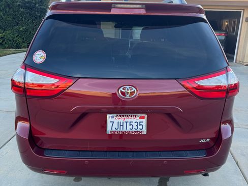 Used 2015 Toyota Sienna XLE image 5