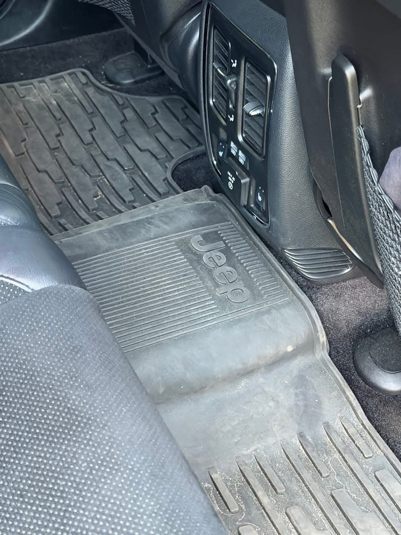 Used 2017 Jeep Grand Cherokee Trailhawk AWD/4WD image 14