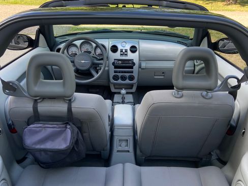 Used 2007 Chrysler PT Cruiser Convertible w/ Spring Special Group FWD image 2