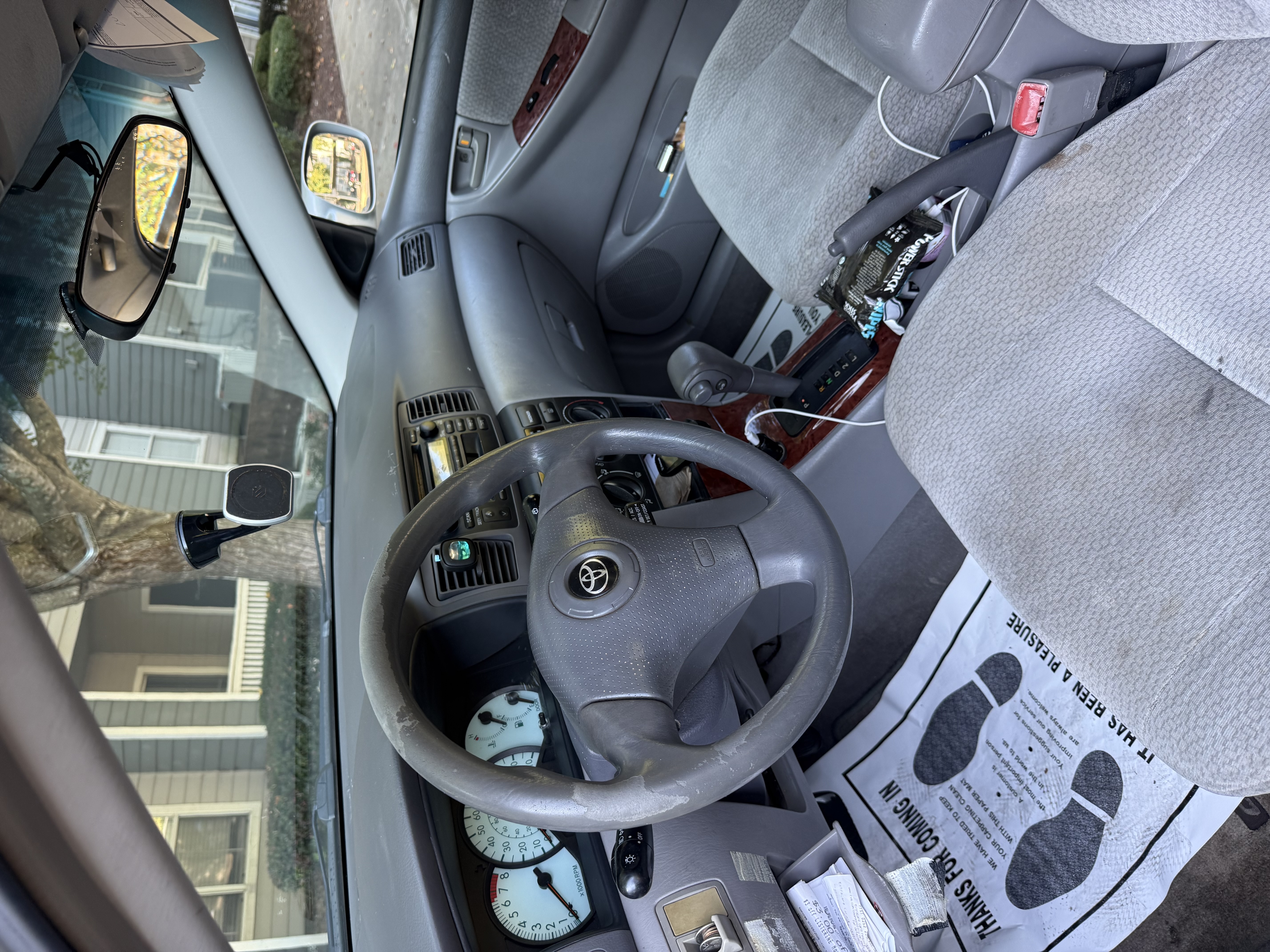 Used 2004 Toyota Corolla LE FWD image 2