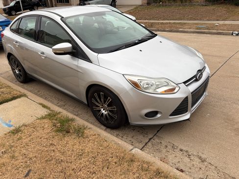 Used 2013 Ford Focus SE image 1