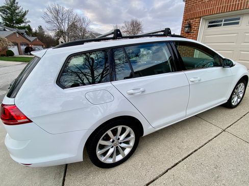 Used 2017 Volkswagen Golf SE image 2