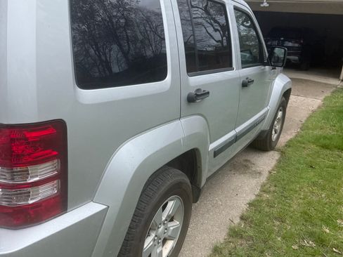 Used 2009 Jeep Liberty Sport w/ Popular Equipment Group AWD/4WD image 5