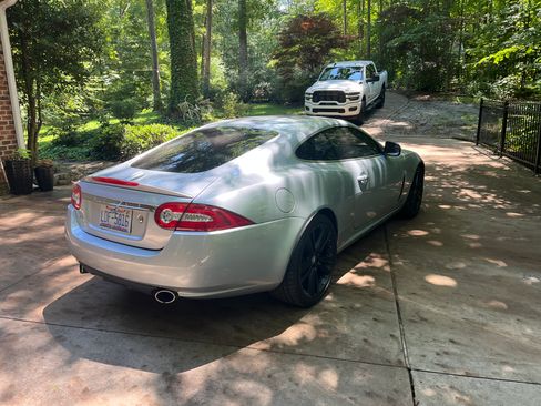 Used 2010 Jaguar XK Coupe RWD image 5