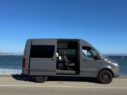 Used 2020 Mercedes-Benz Sprinter 2500 image 2