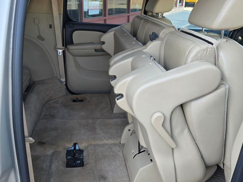 Used 2007 Chevrolet Suburban 2500 LT w/ LT Preferred Equipment Group image 22