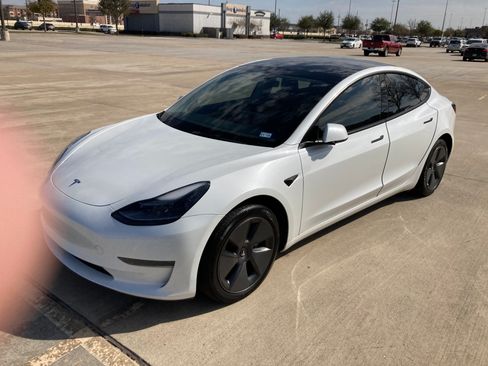 Used 2023 Tesla Model 3 Standard Range image 4