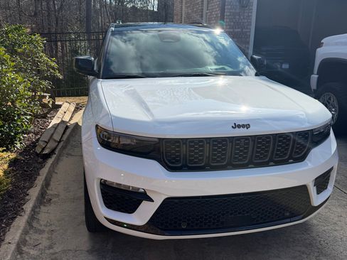 Used 2025 Jeep Grand Cherokee Summit image 2