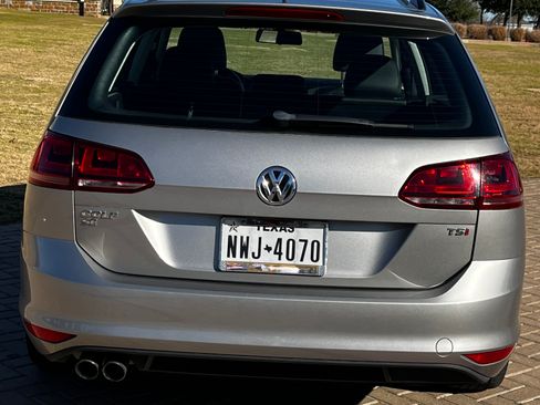 Used 2017 Volkswagen Golf SE image 5