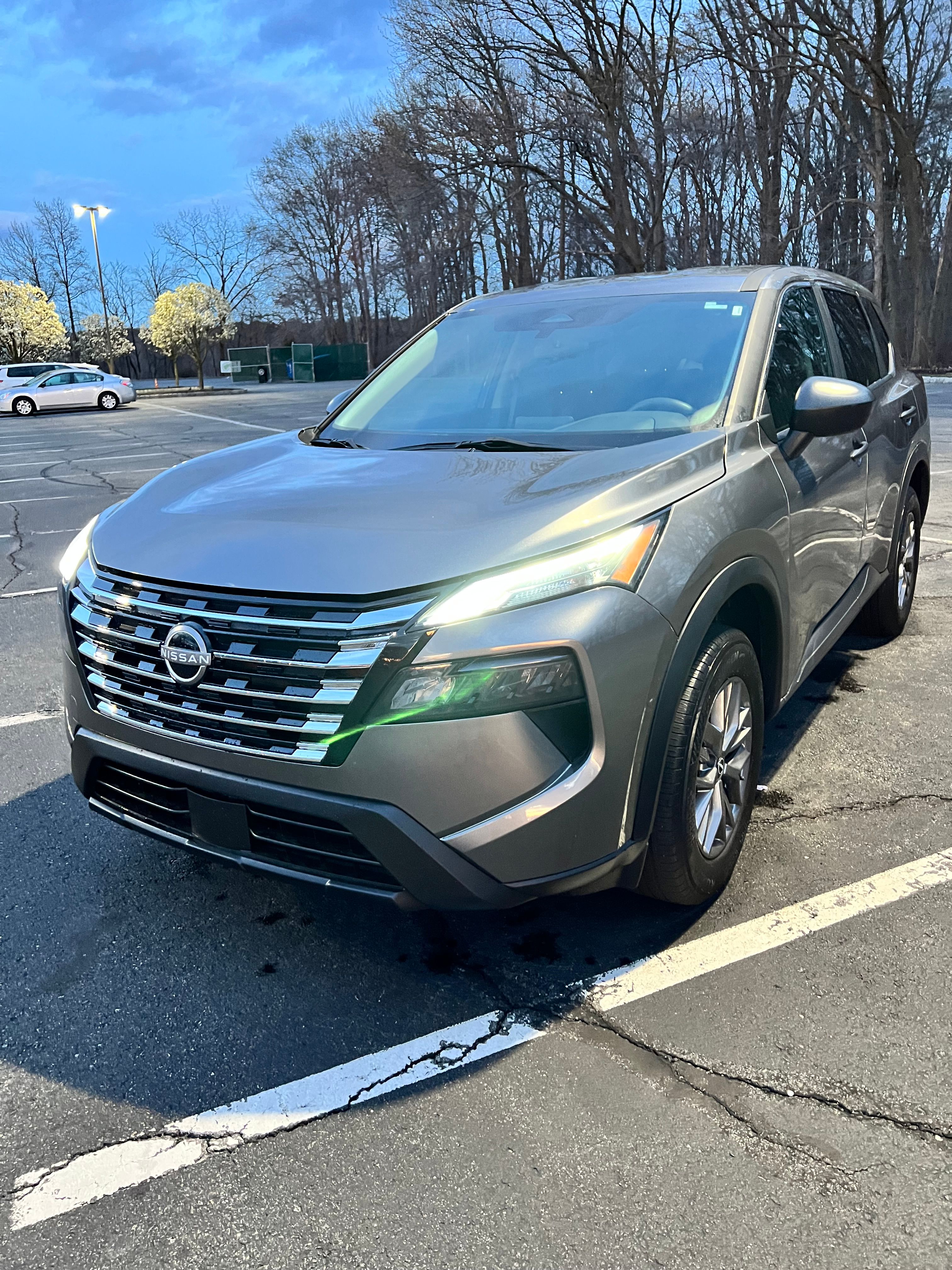 Used 2024 Nissan Rogue S AWD/4WD image 8