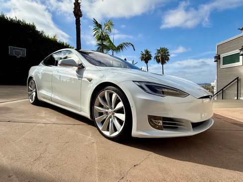 Used 2016 Tesla Model S 75D image 1