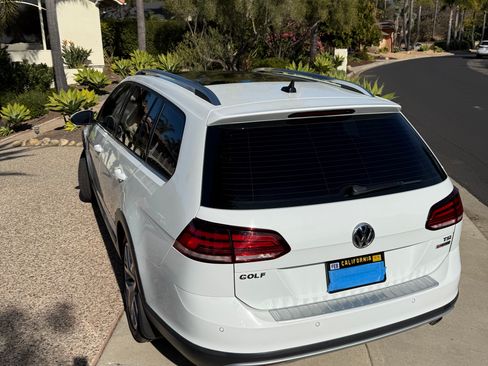 Used 2018 Volkswagen Golf Alltrack SEL image 11