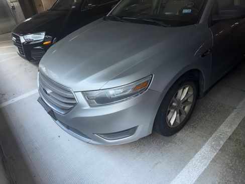 Used 2013 Ford Taurus SE FWD image 6