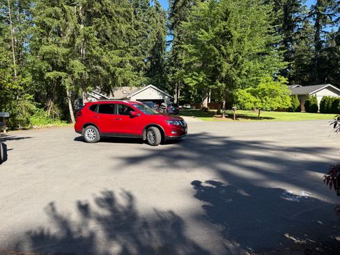 Used 2017 Nissan Rogue SV AWD/4WD image 1
