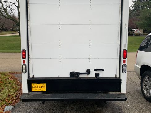 Used 2015 Ford E-350 and Econoline 350 Super Duty image 4